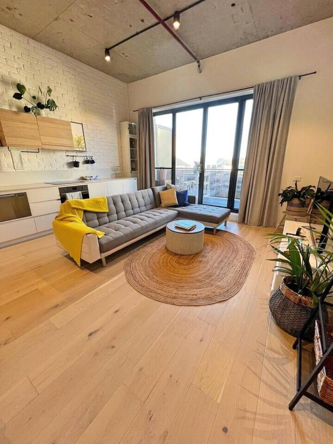 Industrial Yet Modern, 1bd 1bth - Woden Apartment *